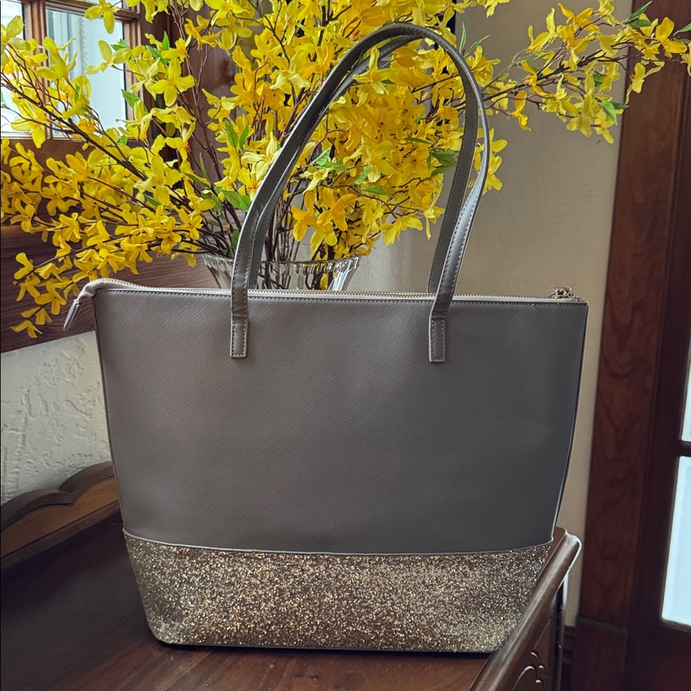 Kate Spade New York Greta Court Penny Tote Bag - Picture 2 of 15